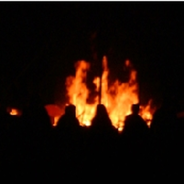 Amlwch 2004 (Gorm) people round the burning boat 2.jpg